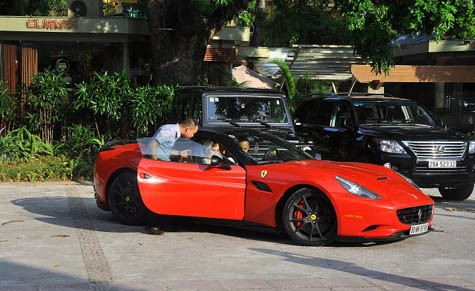 Chiếc Ferrari California màu đỏ được hãng xe độ Hamman độ lại của chồng Ngọc Thạch là niềm ao ước của không ít dân chơi xe
